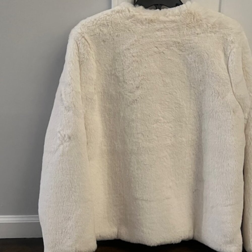 Liz Claiborne Faux Fur - Color: Ivory w/3 Clasps - Size L - Picture 2 of 6